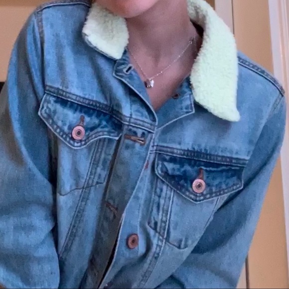 jeans jacket with faux fur - Picture 2 of 3